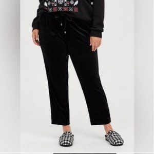 NWT Torrid Pants Black Pull-On Relaxed Taper Velvet High-Rise Plus Size 00